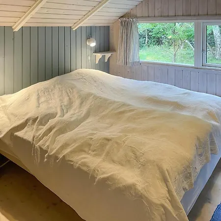 2 Bedroom Stunning In *